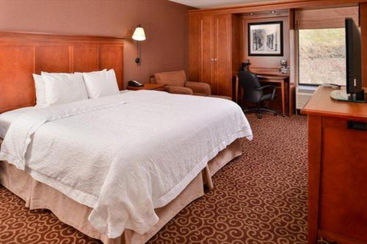 Mcknight Hotel McCandless Township Exteriör bild