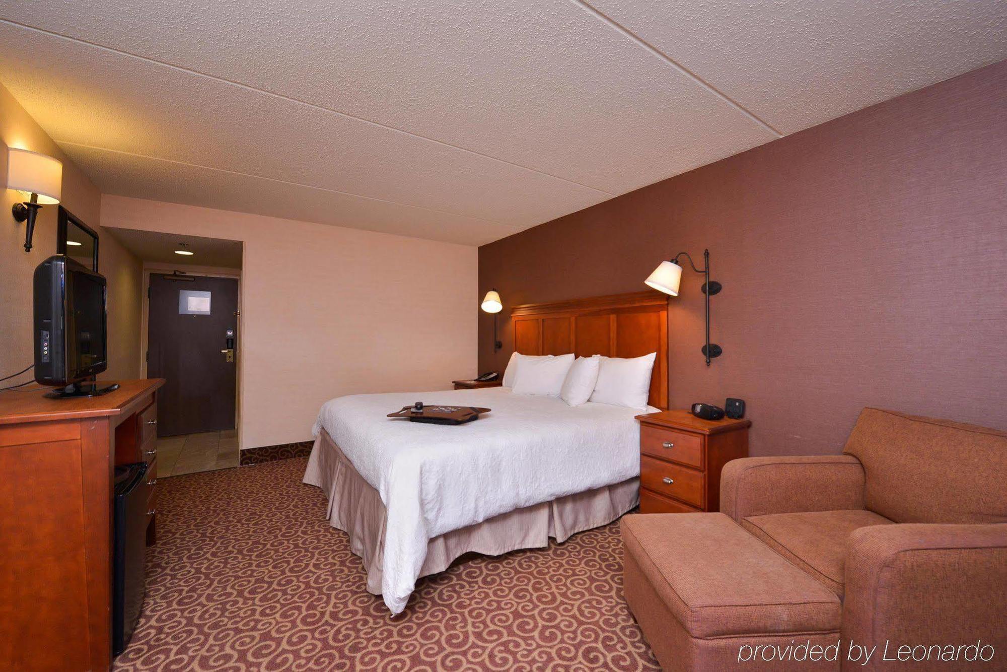 Mcknight Hotel McCandless Township Exteriör bild