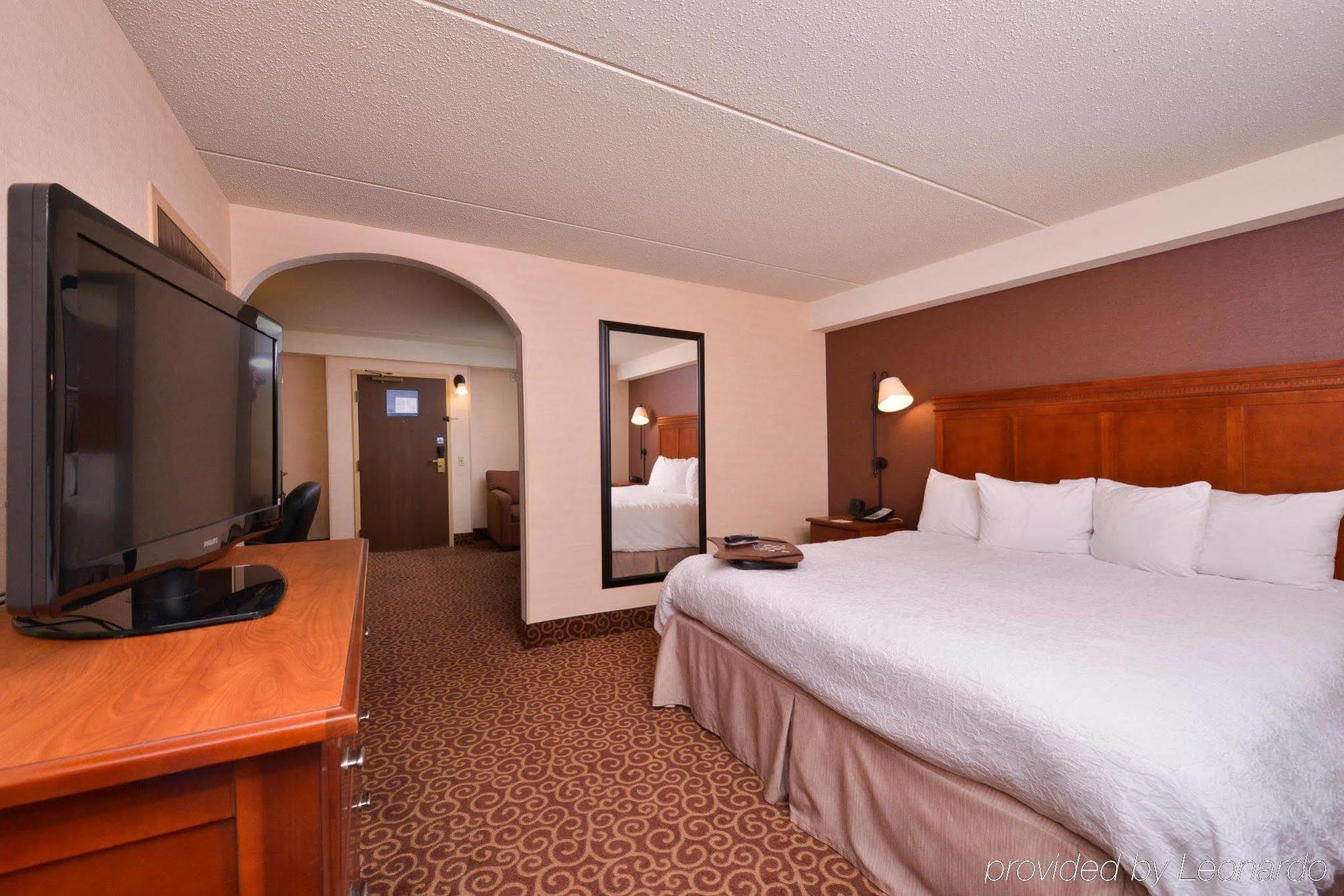 Mcknight Hotel McCandless Township Exteriör bild
