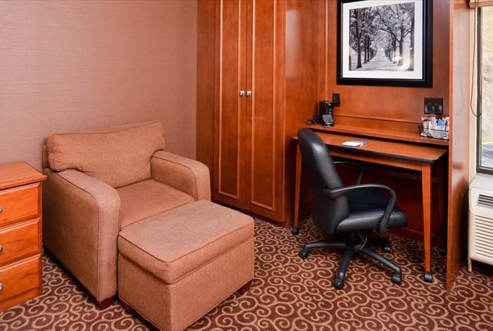 Mcknight Hotel McCandless Township Exteriör bild